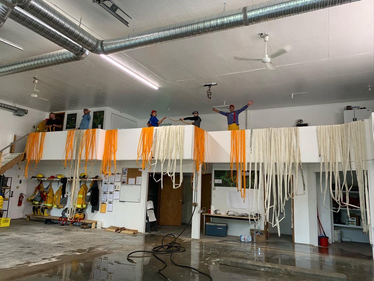 chiefcoutts's tweet photo. I always love how big #training turns into a big #cleanup Has always been one of my favorite #fire service parts. The #comraderie #professionalism #fun of doing something as a #team #growingupfire #alwaystraining #alwayslearning #buffalopoint #structureprotection https://t.co/CFOz8x1p22