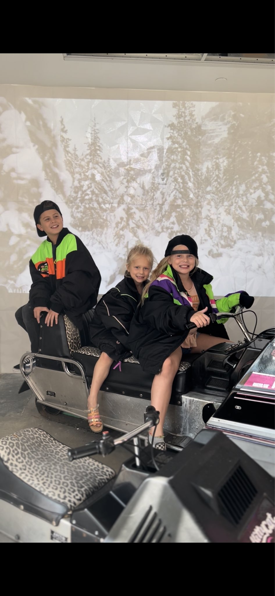 Snowmobile Pizza (PizzaSnowmobile) / Twitter