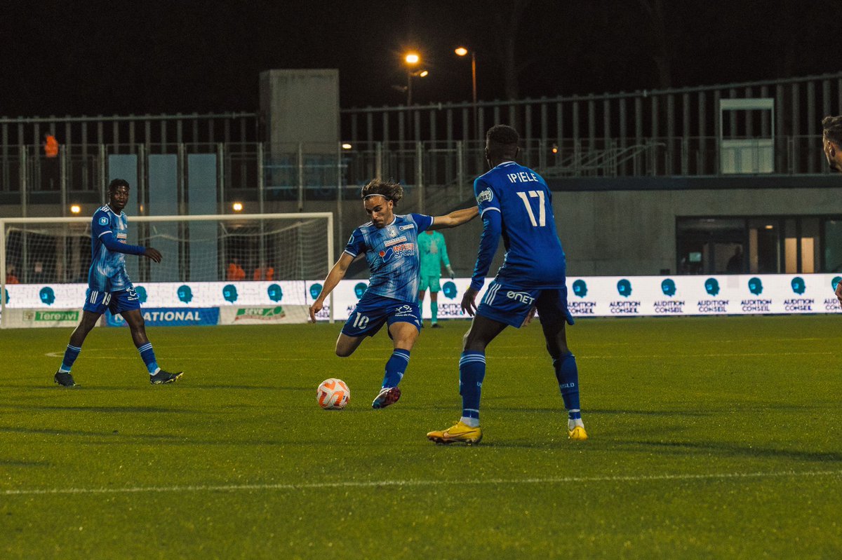 usldunkerque's tweet photo. [📸] 𝙍𝙚𝙩𝙤𝙪𝙧 𝙚𝙣 𝙞𝙢𝙖𝙜𝙚𝙨 
#USLDSOC Revivez le match au travers de ces quelques clichés !

#TeamUSLD 🔵⚪👊 https://t.co/nowzr2Xwm5