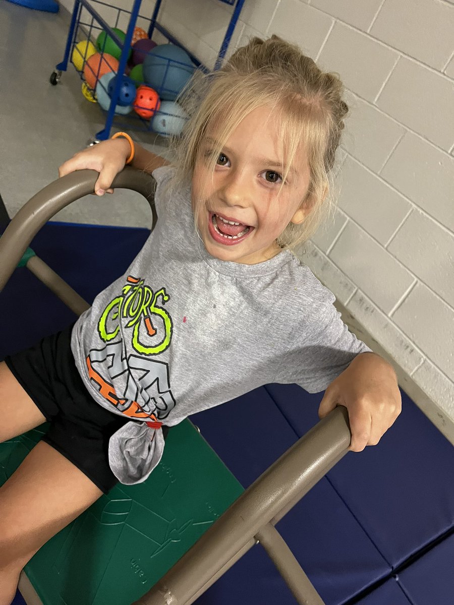 jessgroff's tweet photo. Friday smiles are the greatest! #itsworthit #weloveworthingtonschools @wcsdistrict @SutterMonarchs https://t.co/WdaTCEDc8v