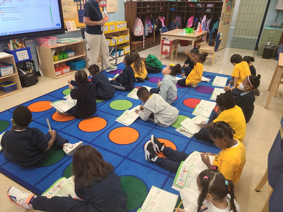PS153TheHelenK1's tweet image. Ms.Cathone's 1st grade class putting together parts of an equation during our Math Block. #mathflow @kwashaka4 @AP153x @NYCSchools @CEC11NYC @District11BX