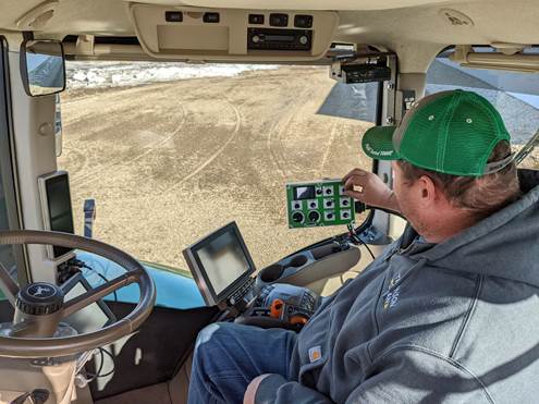 summersmfg's tweet image. ICYMI there&apos;s a new option for controlling the VRT Renegade. Ask your Summers dealer about our new Switch Box, which can be ordered in place of the iPad control.
#agtwitter #summersmfg