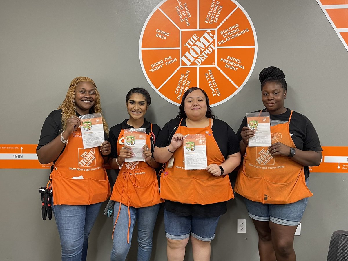 RubenRod17's tweet image. Recognizing SSD DS, Leads and curbside Associate for a job well done!!!@Ashleyaa540n @OliphantSable @hd_midland_tx @JosiahJavier @WillWea47438262