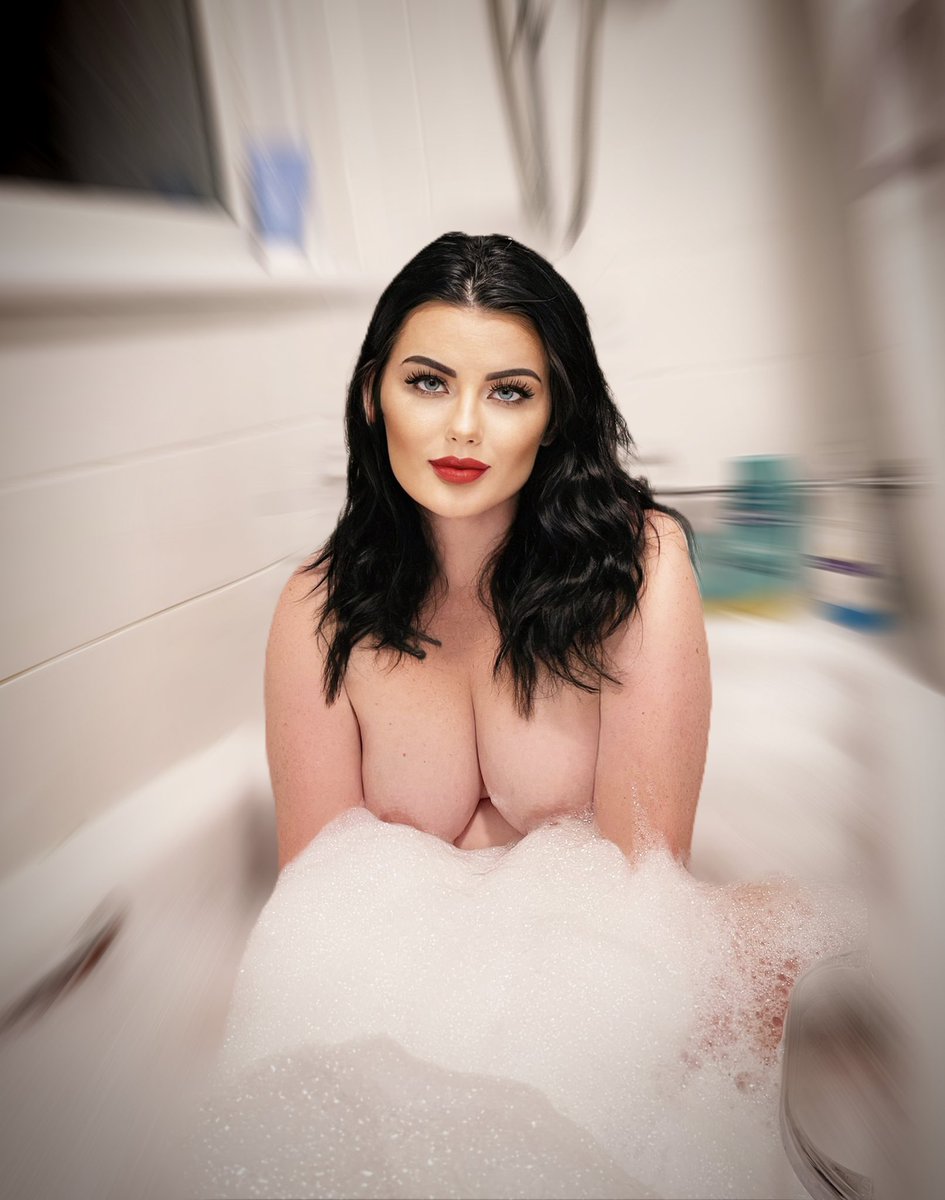 Can someone please join me in the bath on my main page onlyfans.com/aimeelou93 #onlyfans #onlyfanspromo #onlyfansgirl #onlyfansbabe #bath #naked #kiss #follow #horny #buyingconent #sellingcontent #paypig