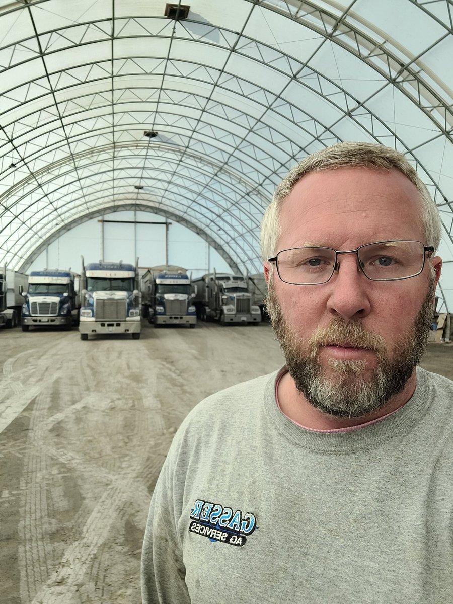 I'm 42. Married father of 2. Ridgetown college grad in agriculture my whole life. Own a trucking company and spraying business. Keep 6 people employed year round. Had 4 US drivers; bcuz mandates, now 1. According to JT, I'm an extremist who needs to be dealt with.  #TrudeauMustGo