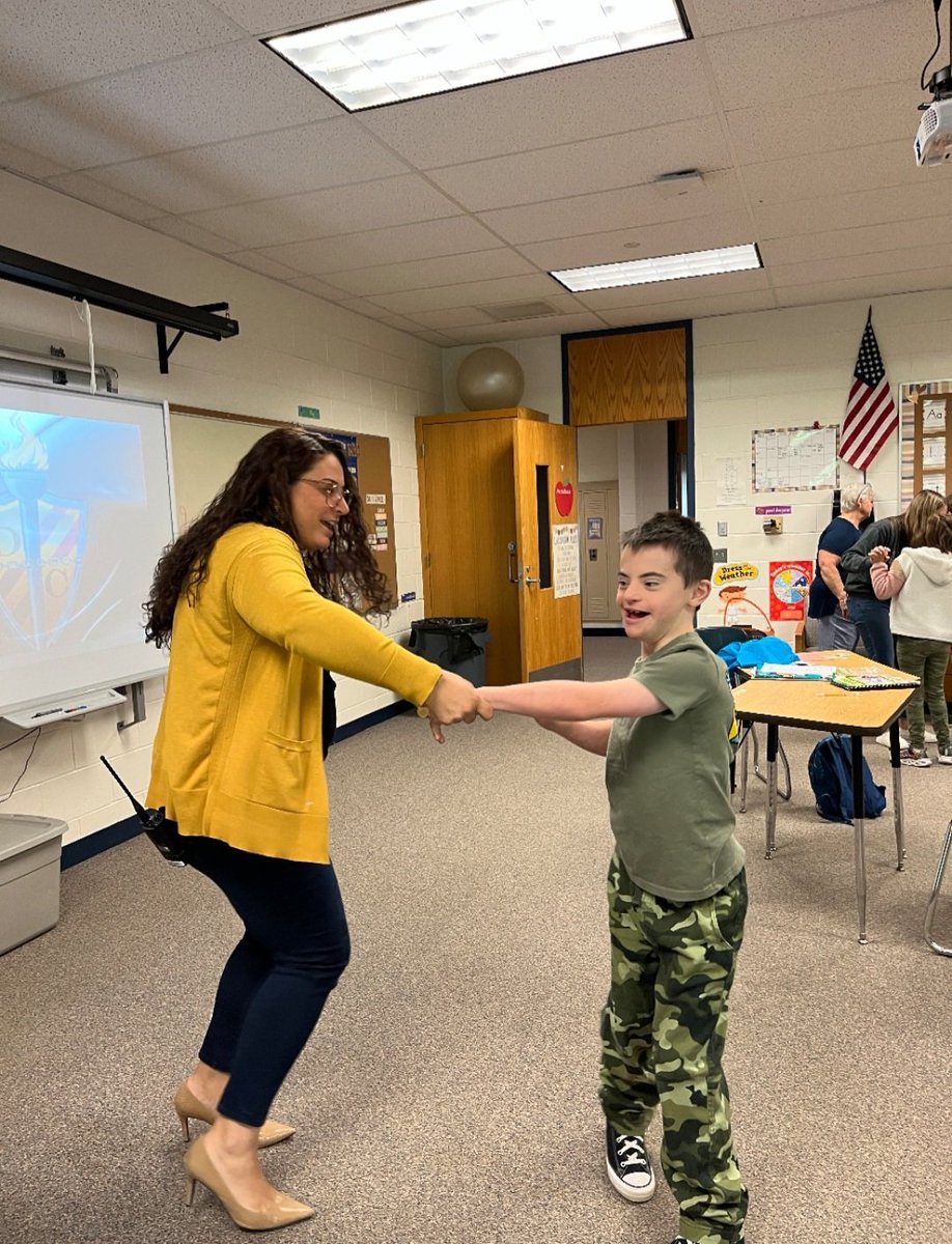 MrsMathewsILC's tweet photo. We ended our Fun Friday morning meeting with a little dance party in our room today. First full week back deserves a little celebration! @CMSPrincipal1 @cms_grizzlies @AP_Rogalski_CMS #fridayfunday https://t.co/rYxpFjgCfE