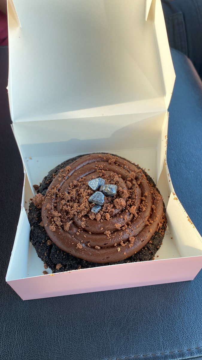 ktthemccoolest's tweet photo. @CrumblCookies where is my Otto. this is an emergency. https://t.co/buGRkYnREZ