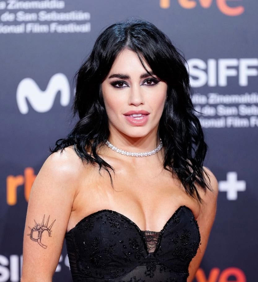 91desamor's tweet photo. lali está emanando SEXO https://t.co/bvFNcGbc5s