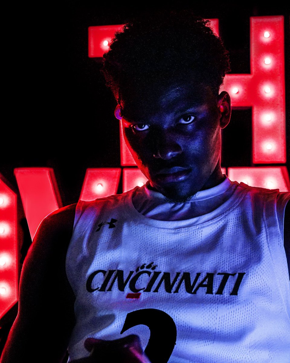 2024 On3 five-star center Somto Cyril on his official visit to Cincinnati. 

The big fella is nicknamed ‘Baby Shaq’. Stands 6-11, weighs 250 pounds. 

on3.com/db/somto-cyril…