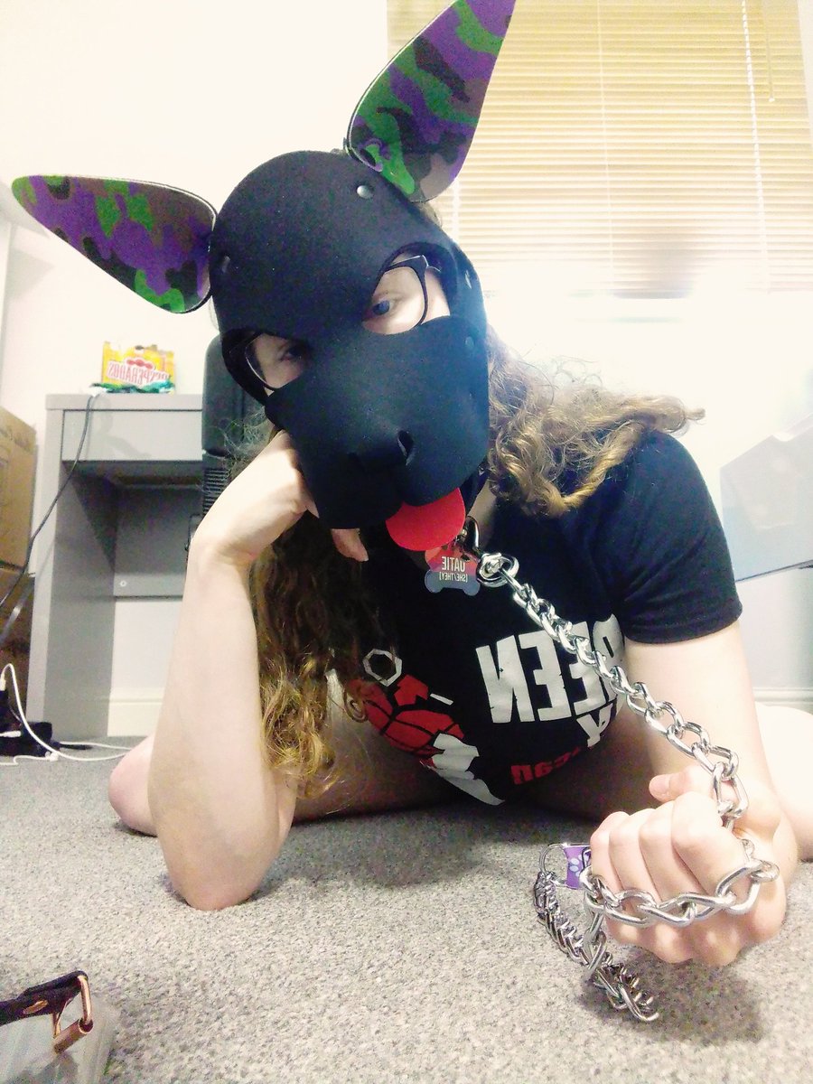 PupOatie's tweet photo. The leash won't pull itself 👀💜

#petplay #pupplay #femalepup #puppygirl https://t.co/HAcWx8n24b