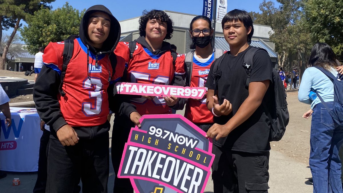 997now's tweet photo. THE BEST VIBES β¨over here at πINDEPENDENCE HIGH SCHOOL πΊπΈ for the #HighSchoolTakeover π @BigReidRadio #997NOW || see you at the football game π https://t.co/gYVd9ziKLp