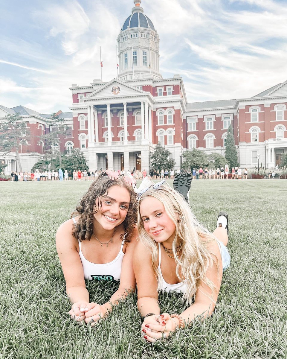 alphachimizzou's tweet image. Nothing better than Big Little Reveal! We welcomed our newest additions into growing families last night and are obsessed! We love our MC ‘22! 💗

#AlphaChiMizzou
