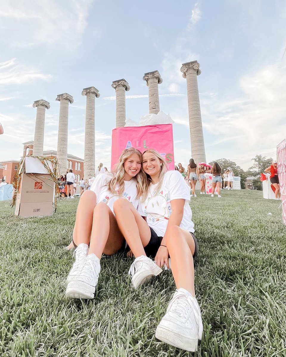 alphachimizzou's tweet image. Nothing better than Big Little Reveal! We welcomed our newest additions into growing families last night and are obsessed! We love our MC ‘22! 💗

#AlphaChiMizzou