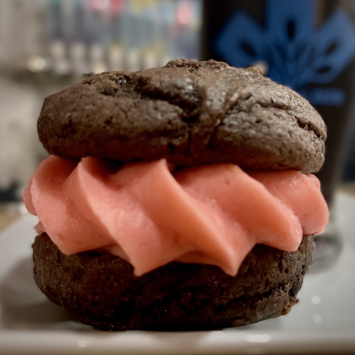 FencelineBeer's tweet photo. Your @stalliessweets dessert of the week—you know I can’t resist ‘em: Whoopie Pies! Chocolate cake, raspberry filling—can be yours, if you get here before they’re gone! 

🍺-pairing: (once again) Imperious Hux

#IAteOne &amp; I may eat more…so come on over so you don’t have #FOMO https://t.co/cvbV5xMa6Z
