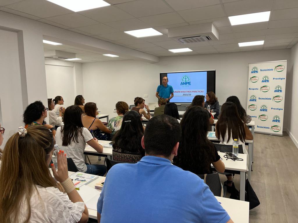 ANPECyL's tweet photo. Charlas informativas para funcionari@s en prácticas del cuerpo de maestr@s, organizadas por ANPE en todas las provincias de Castilla y León. Gracias por vuestra asistencia y enhorabuena a tod@s los responsables #ANPEteayuda #ANPEcontigo #ANPEporlapública https://t.co/rKp2Uc3770