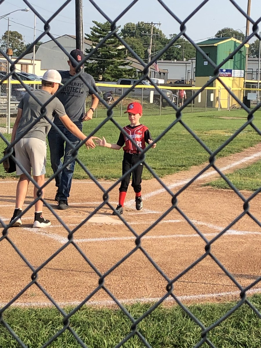 s26ray's tweet photo. Great night for fall ball ⁦@GreenwoodLLbsb⁩. Eli scores on a shot up the middle in the top of 1! Let’s play two! https://t.co/7v0NmnBU4T