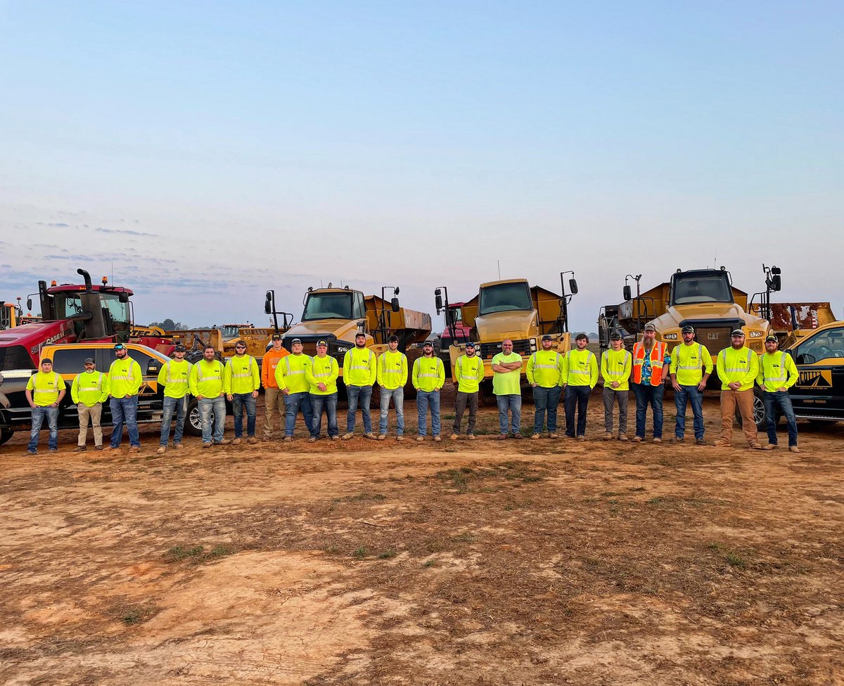 ScottysPaving's tweet photo. • 650,000 square foot pad 
• 500,000 cubic yards 
• 6 weeks 
• One hard working crew

Ready for stone… 😎

#QualityPavestheWay #HeavyCivil #HeavyEquipment #HeavyEquipmentLife #HeavyEquipmentOperator #Kentucky https://t.co/I1ngysh4fp