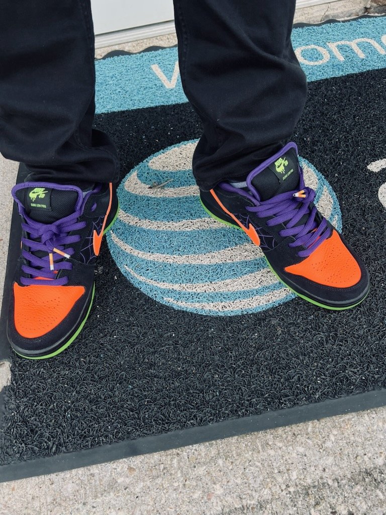 MikeofMentor's tweet photo. Wanted to break out something wild for the first Saturday of October. Went with the Night of Mischief trick or treat SB dunks. The details on these are insane. 
#lifeatatt #attkicks #wearyourshoes #NikeSB https://t.co/VlsT3A0Dsl