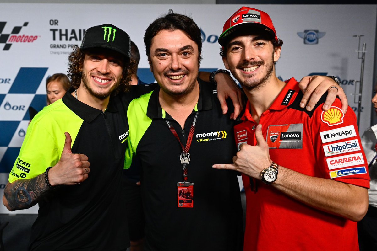 VR46RacingTeam's tweet photo. Press conference in family 🤙 #ThaiGP 🇹🇭 #MooneyVR46RacingTeam https://t.co/w9gY8xtn5Y