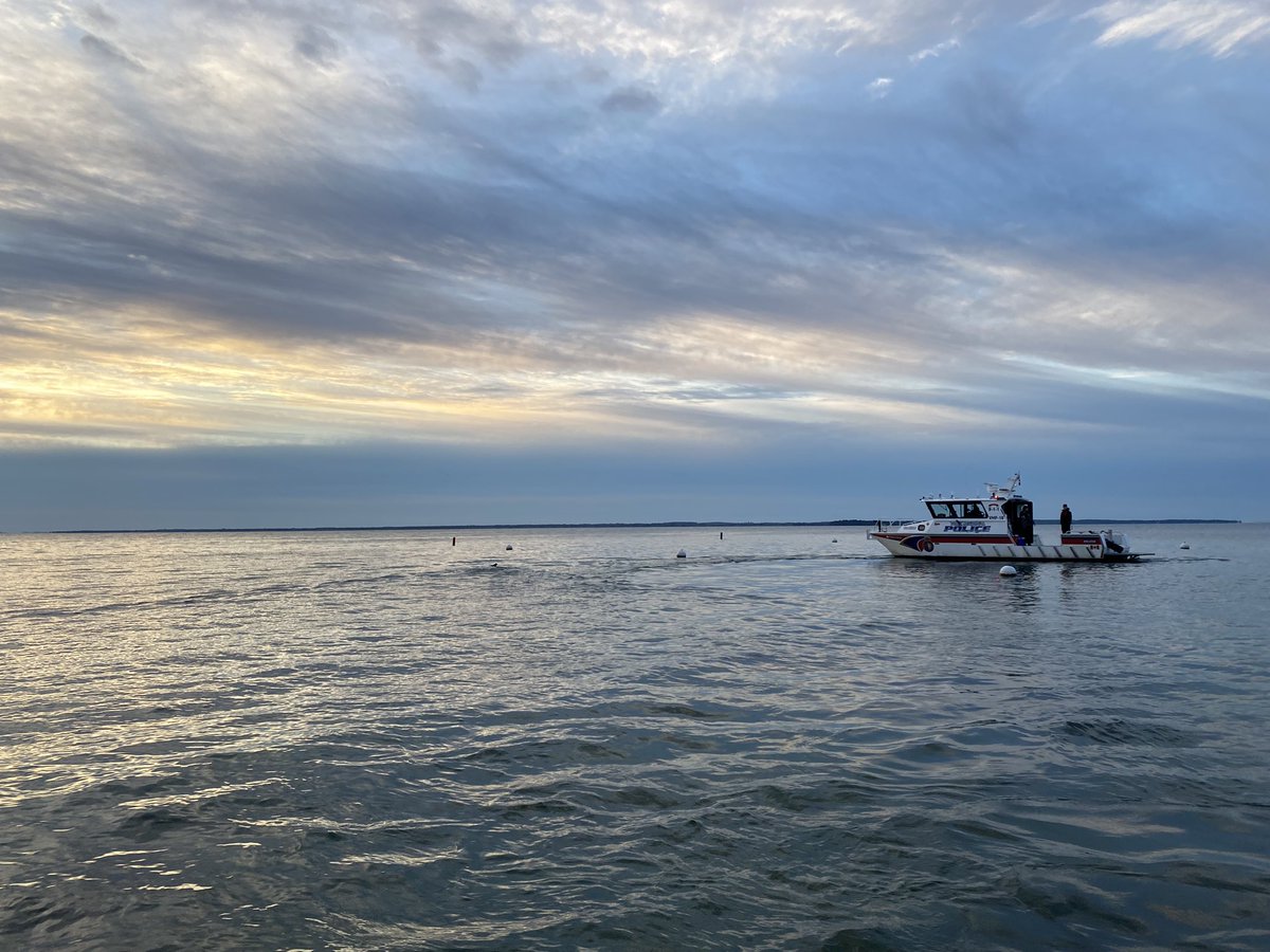 CHammond953's tweet photo. I’m enormously proud of our Marine Unit and Constable Jodi Haugh for the huge endeavour she is undertaking today. A 16km swim all to raise funds to support those undergoing cancer care @SouthlakeFndn. You can help her reach her $20k goal through https://t.co/fpXvUJKhGO @YRPAca https://t.co/kiVw1TvDst