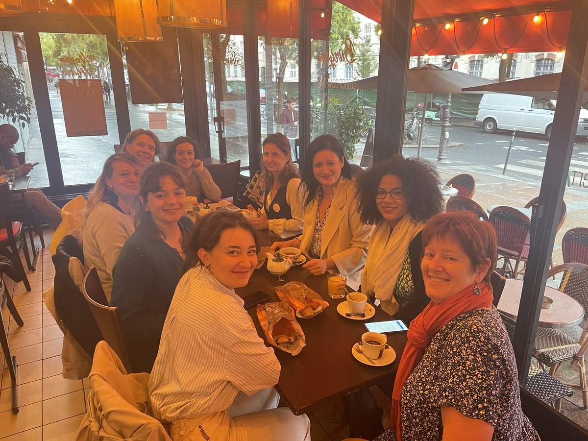 FeminismeEELV's tweet photo. Petit-déjeuner en non mixité de notre commission ce matin avant notre Conseil Fédéral d’@EELV 💜 https://t.co/CqI3bAzogk