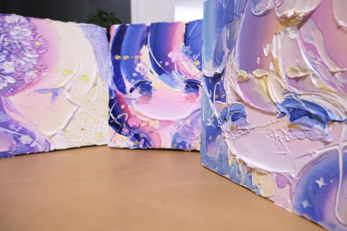 最近大きい作品ばかり描いてたので小作品のサイズ感を見ると、可愛いらしくてやっぱりいいな〜って思います 