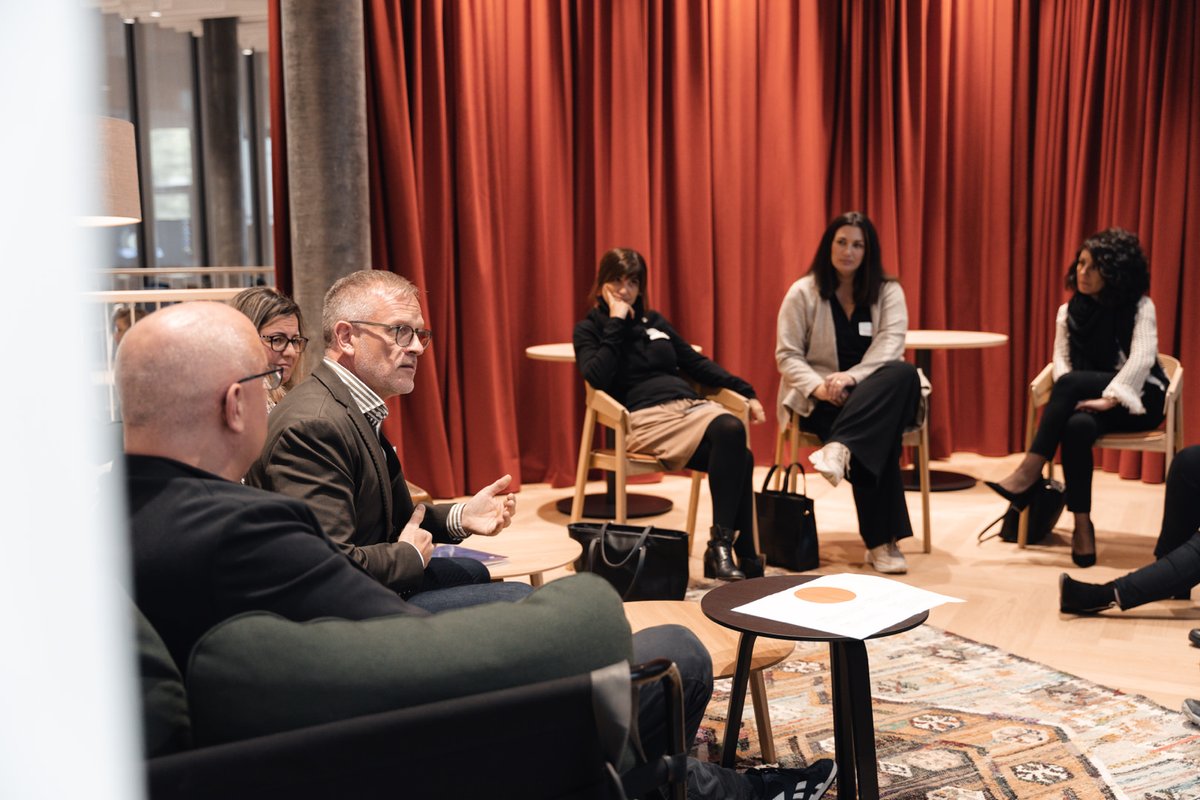 artionet's tweet photo. Le 29 septembre s'est déroulé notre second Userday eSéances dans les locaux de @QoQa - Plus de 80 clients sur place et le même nombre à distance. Une magnifique journée dédiée à la #cocréation#eSeances #QoQa #Meeting #Networking #UserDay #Digital #Transformation https://t.co/u8VBQ7BpqM