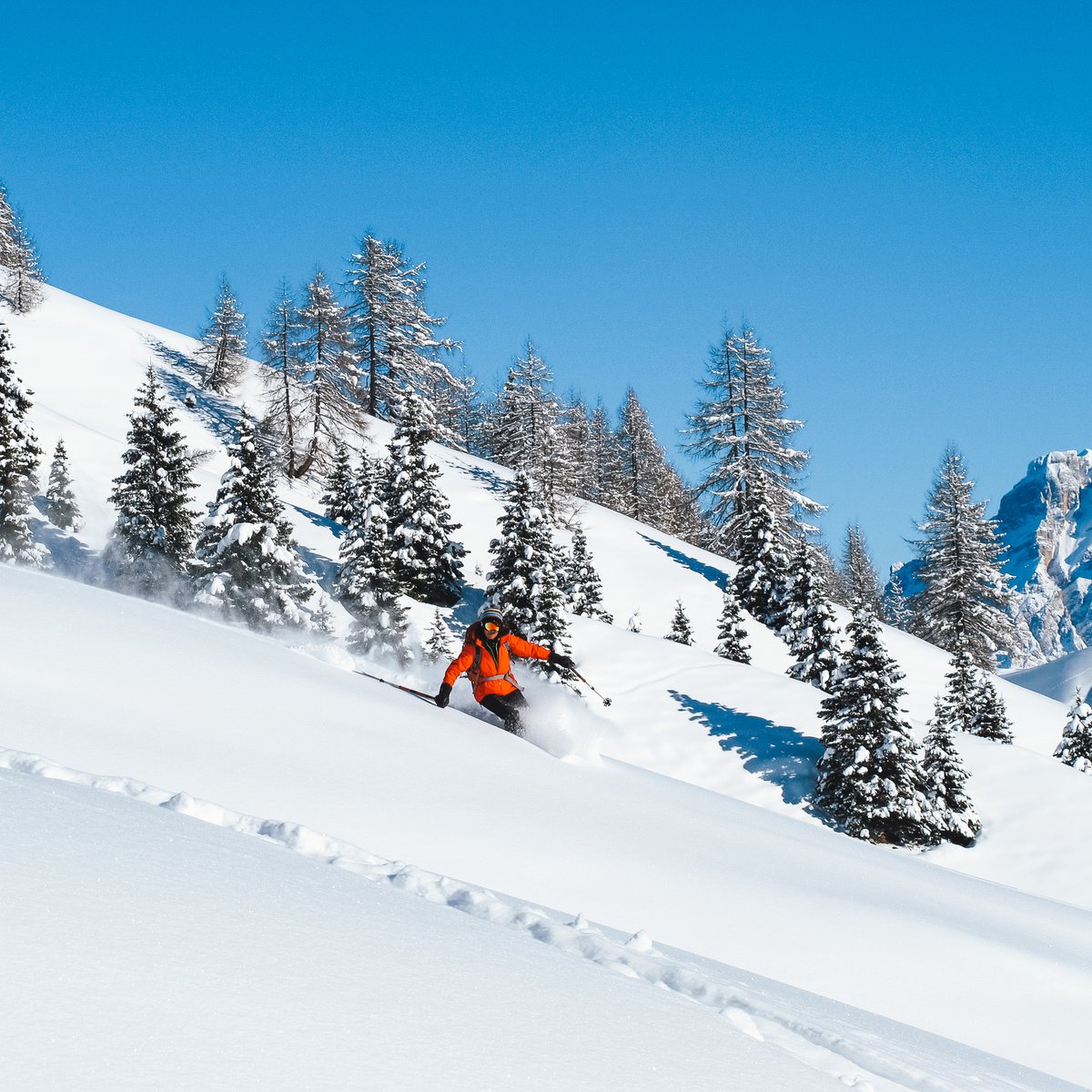 Ski season is almost here. 
Read our shortlist of the best unique, remote ski experiences, featuring heli-skiing under the midnight sun in Sweden and world-class cuisine &amp; skiing in Italy. 
pelorusx.com/unique-ski-exp…
📷 Arctic Elements
