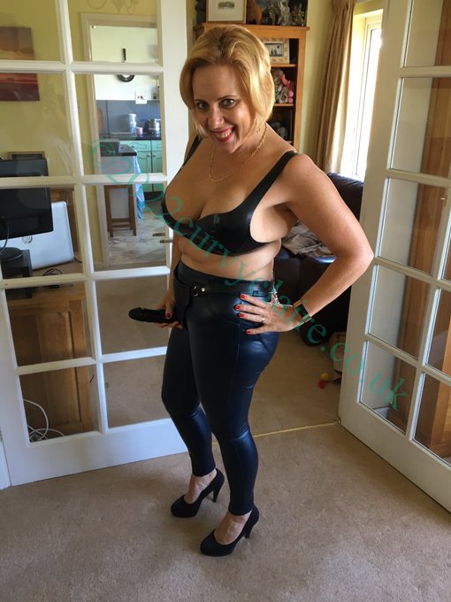 Love this outfit #rubber #strappon #wetlook #crop https://t.co/lcZ6zMMPTT<a href="/tag/rubber"class="tags">#rubber</a><a href="/tag/strappon"class="tags">#strappon</a><a href="/tag/wetlook"class="tags">#wetlook</a><a href="/tag/crop"class="tags">#crop</a>