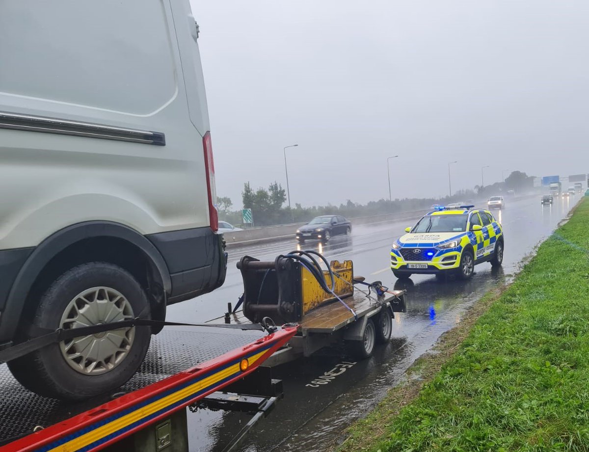 Naas RPU stopped a van towing a loaded trailer, which was travelling at a speed of 130km/h in torrential rain on the M7 yesterday. Vehicles towing trailers are restricted to a max. speed of 80km/h. Driver arrested & charged with Dangerous Driving, to appear in court. #SaferRoads