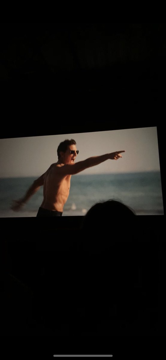 cyrielle1410's tweet photo. « Viens Elyna on reretourne voir #TopGun, pour les répliques évidemment ?? »                                           Les répliques en questions : https://t.co/UA6lnHmnLC