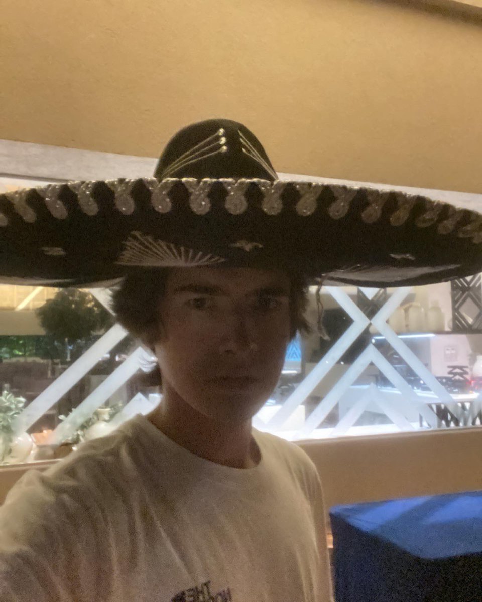 evancornwalace's tweet photo. Twitter asked what’s happening and I don’t know anymore. https://t.co/q7SO71vedZ