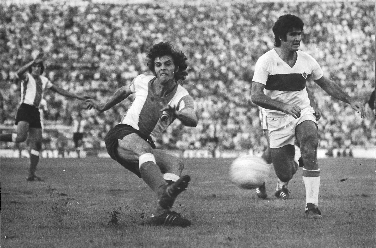 josepmgarciam's tweet photo. 📅 19/10/1975
🏆 1a división. Jornada 6⃣
🏟️ Rico Pérez
▶️ Hèrcules CF 1 – 0 Elx CF
🗒️ Els blanc-i-blaus s’alcen amb la victòria amb un gol de “Tigre” Barrios (a la foto amb Indio).
📌 Aquella temporada l'Hèrcules va acabar 6é.
📸 Perfecto Arjones
#HèrculesCF100
#TempsDeCentenari https://t.co/NgYqECmdrT