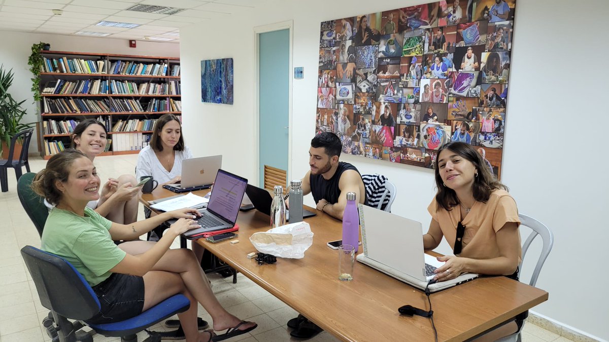 FishAI_'s tweet image. IOLR Fish-AI team had hosted the students of the undergraduate course "Introduction to Mariculture" of the Hebrew University in Jerusalem. Dr. Marcelo Chacon and Dr. Liat Koch mentored a group of students during their short-term research project.