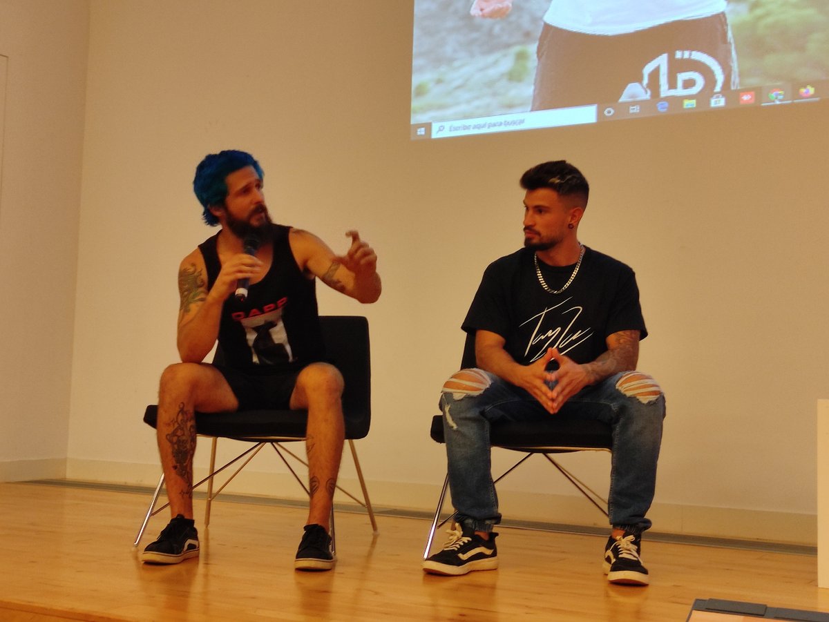 museorusomalaga's tweet photo. Tarde de cine la de ayer y de coloquio sobre Banksy y Thierry Guetta, con D.Darko y Natalia Pérez. Y después conocimos mejor en qué consiste el #parkour de la mano de Tayzen y SE Keepitreal. ¡Una disciplina espectacular!
Hoy, mucho más en #UrbanWeekend👇 https://t.co/GIGpvAMLfp https://t.co/u1PzozicCU