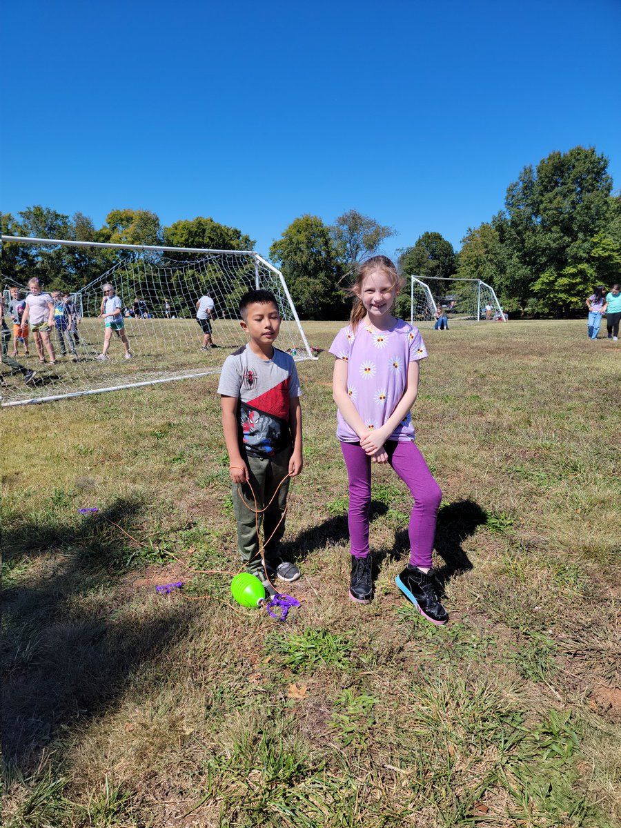 LanksLeaders's tweet photo. Greenway Recess for the win! #blueskies #natcherfamily #lankfordsleaders #hellofallbreak https://t.co/tZYrBm69oV