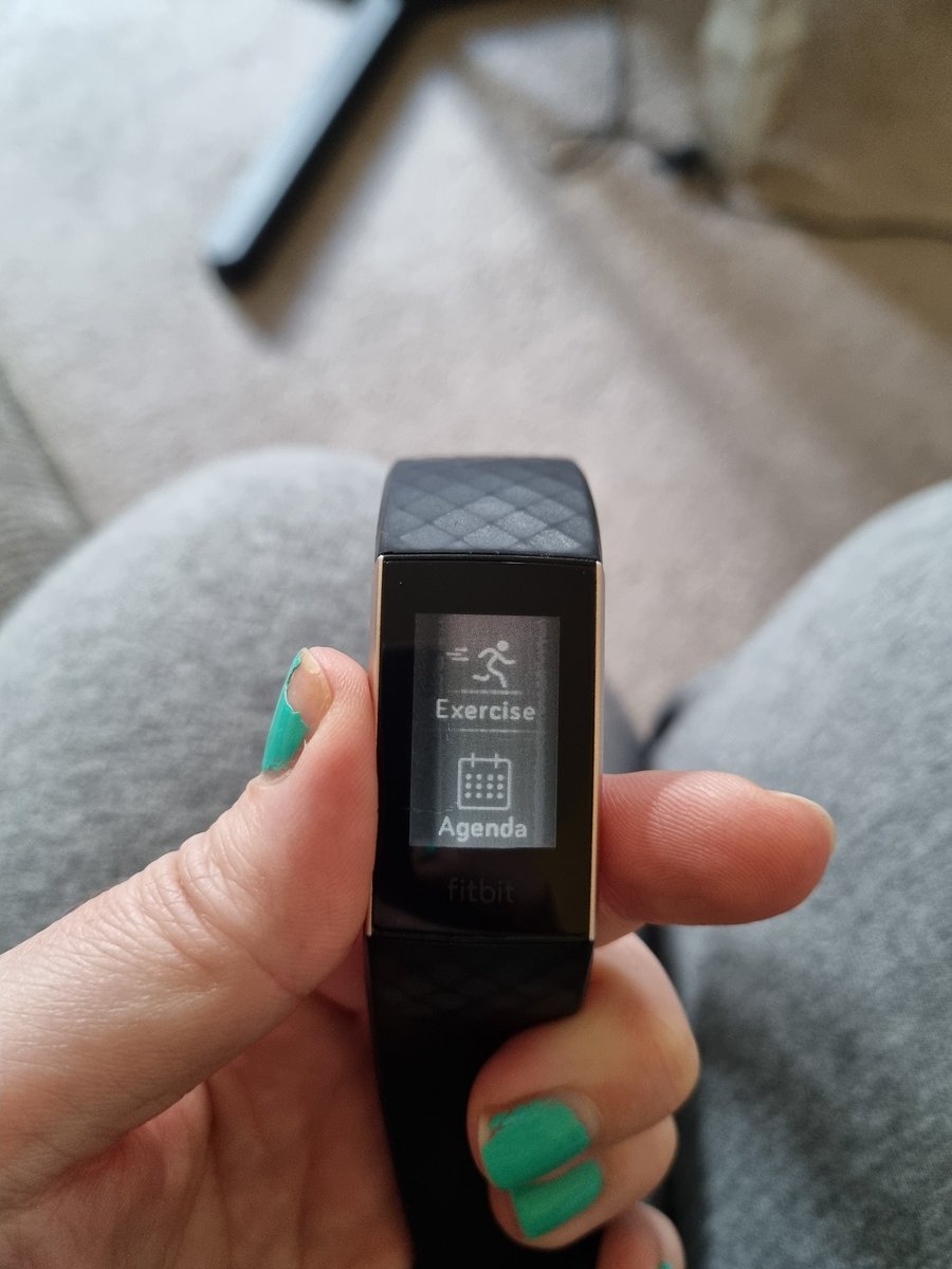 soozy_mc's tweet photo. @FitbitUK hi I'm looking for some customer support. I have a Charge 3 purchased in 2020. I put it on charge today and when unplugged the screen is now white. I've rebooted the device twice and its not fixed the problem. Thanks https://t.co/REdOkDbc0V