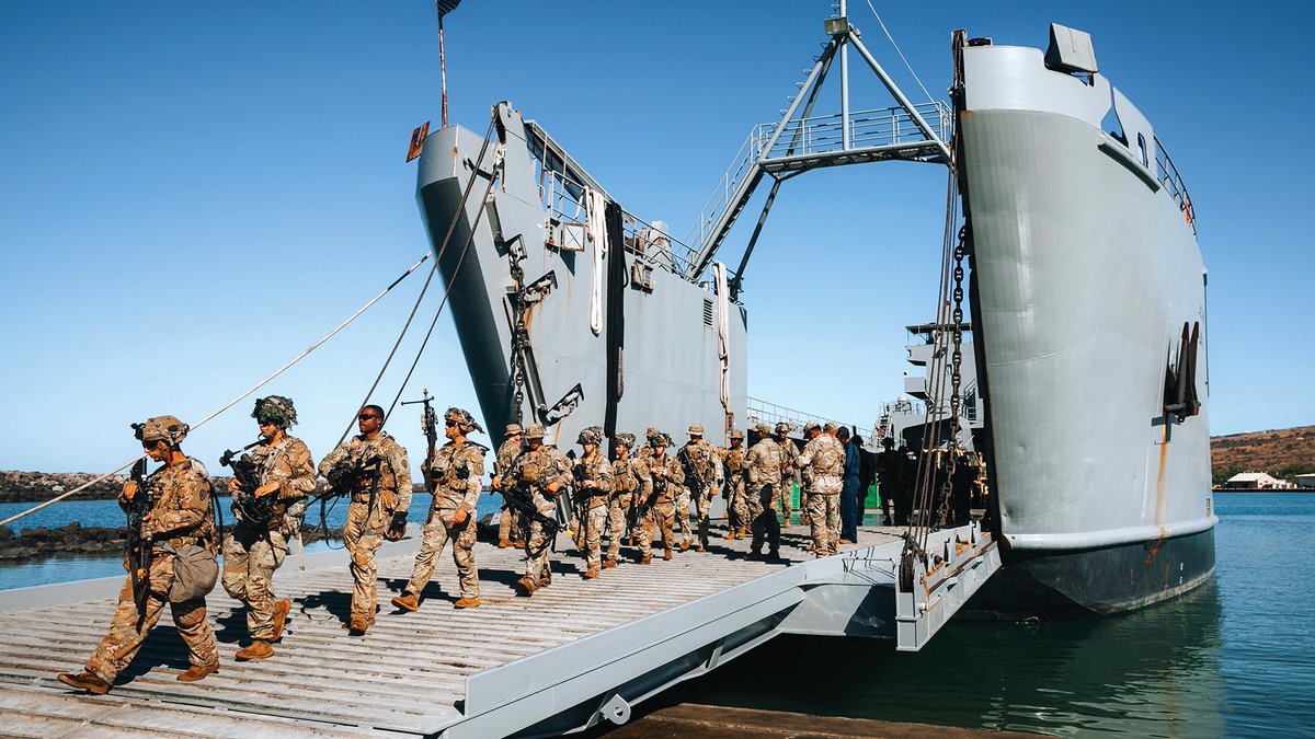 DrVroeg's tweet photo. More Army Watercraft. #Sanibel #Army #DefenseSupportCivilAuyhorities. https://t.co/dK2dWBZgQM