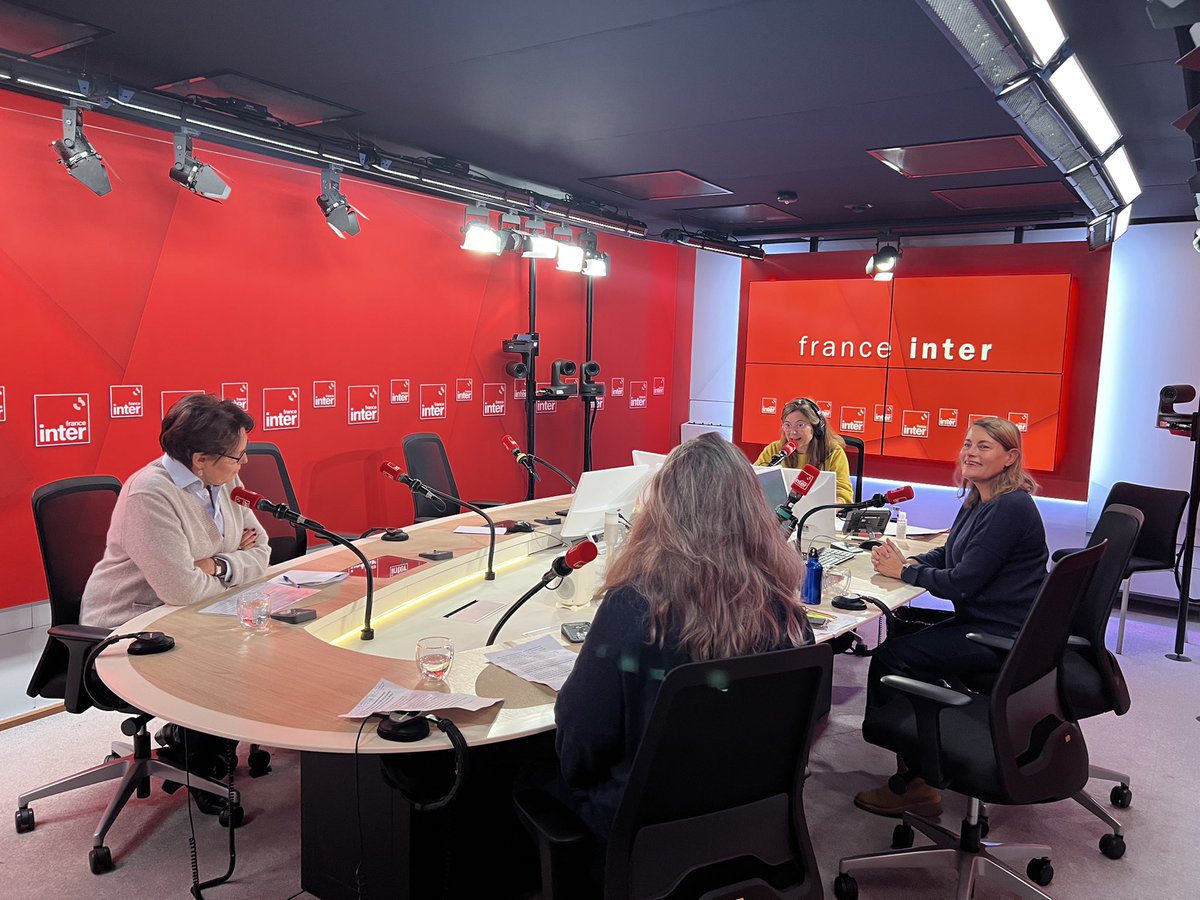 VBedague's tweet photo. 🙏 @Alex_Bensaid pour l’invitation @franceinter le #logement a besoin d’être au cœur du débat public. La pénurie de logements entretient des prix trop hauts pour acheter, le marché de la location se grippe, et il faut s’attaquer vite aux passoires thermiques. @nexity est prêt ! https://t.co/T8I9TLTDxb