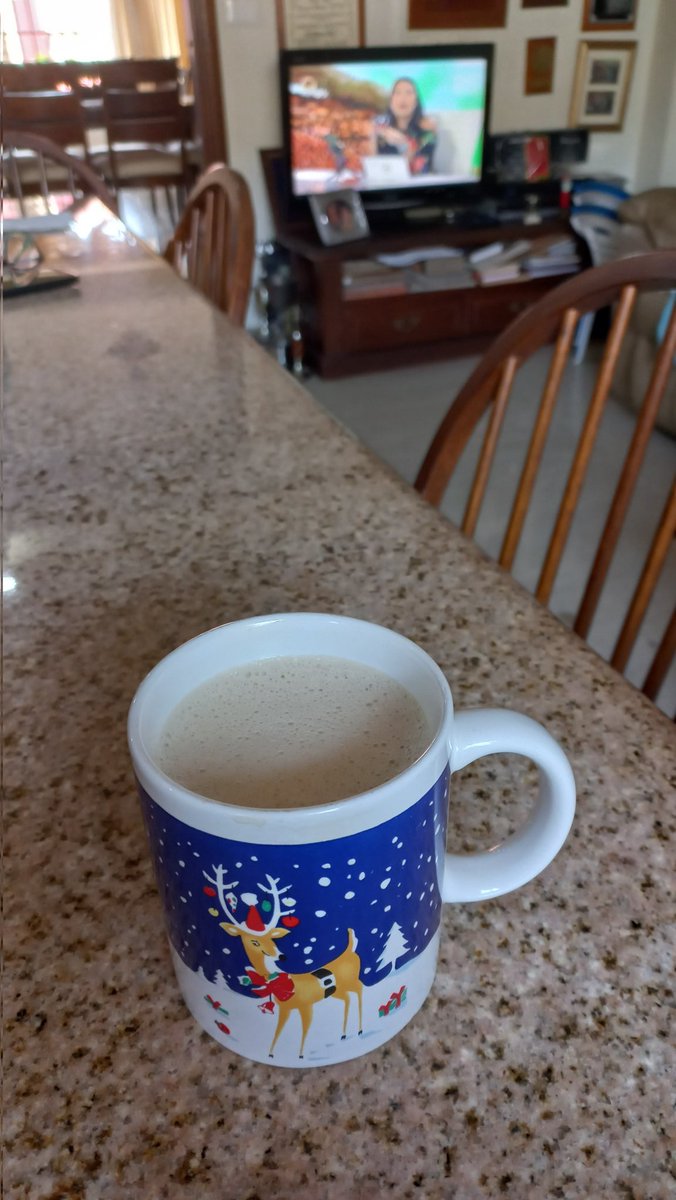 dariaebrito's tweet photo. Bendecido día  ya lista con mi Café con leche viendo #entrenoticias 
#encafe https://t.co/FC4sA8YPk9