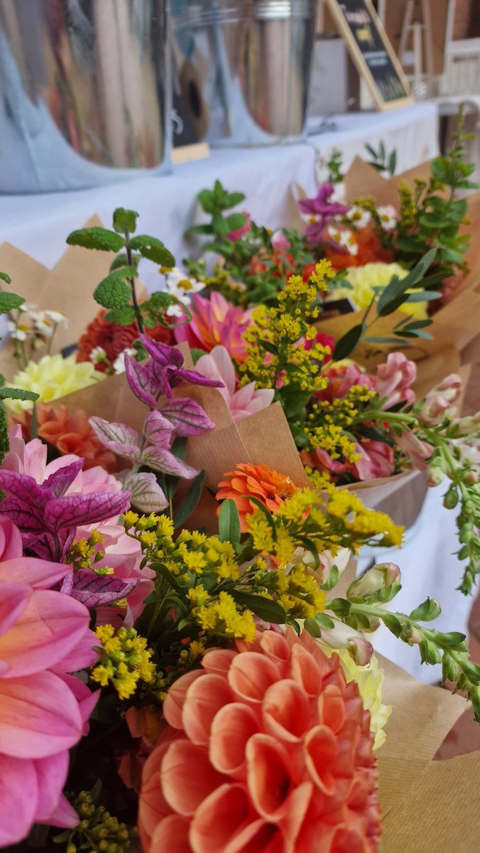 It's our last market of the year today at @orchardsquare. It might be a little chilly outside, but our flowers are looking HOT. Come see us to find out why locally grown flowers are the best! #sheffield #socialenterprise #britishflowers