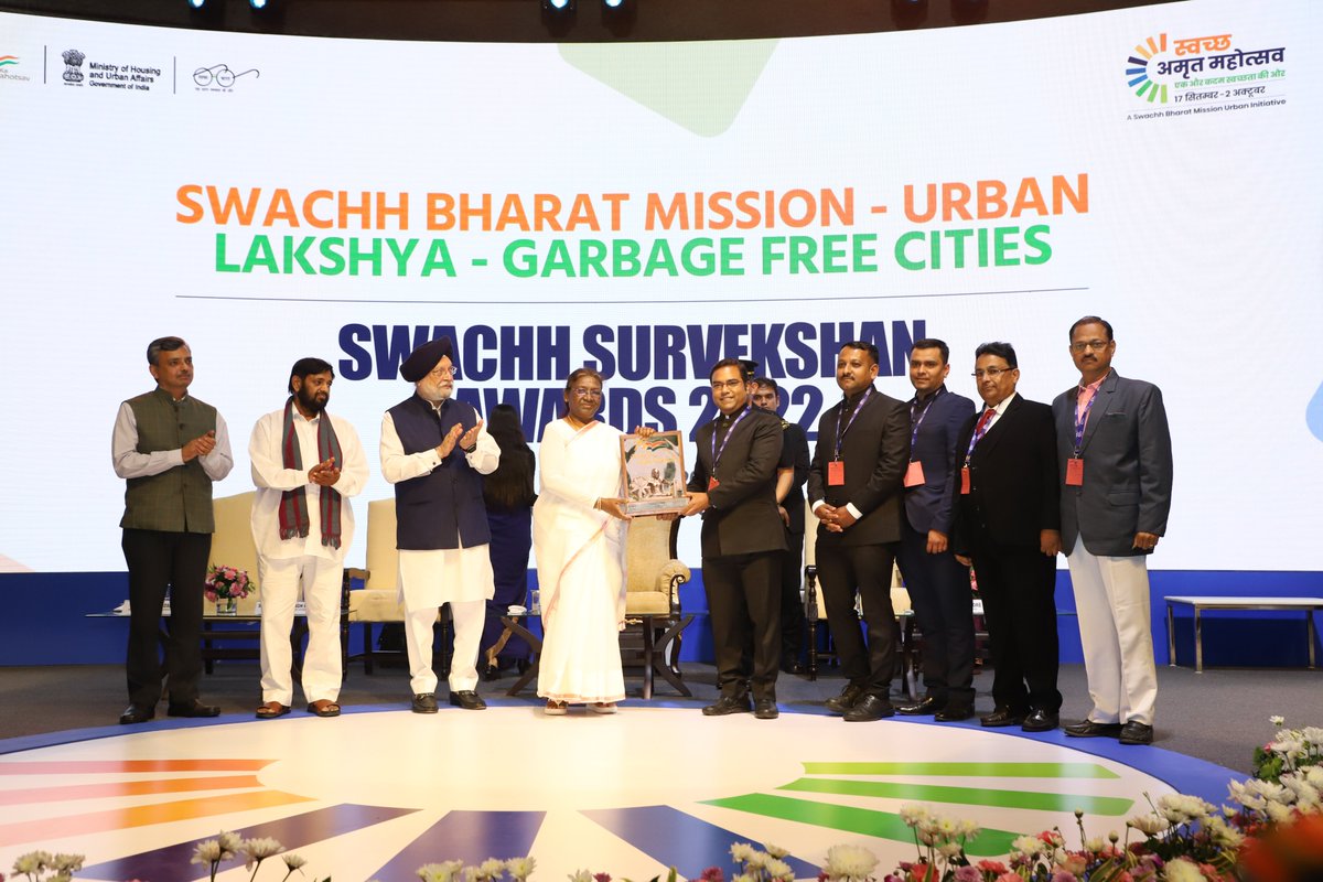 Karad of Maharashtra bagged the 3r position in India's cleanest city in the category of less than 1 lakh population. The Hon'ble President of India, Smt Droupadi Murmu (<a href="/rashtrapatibhvn/">President of India</a>), handed over the prestigious tag to the city for its conspicuous work.
#SwachhSurvekshan2022