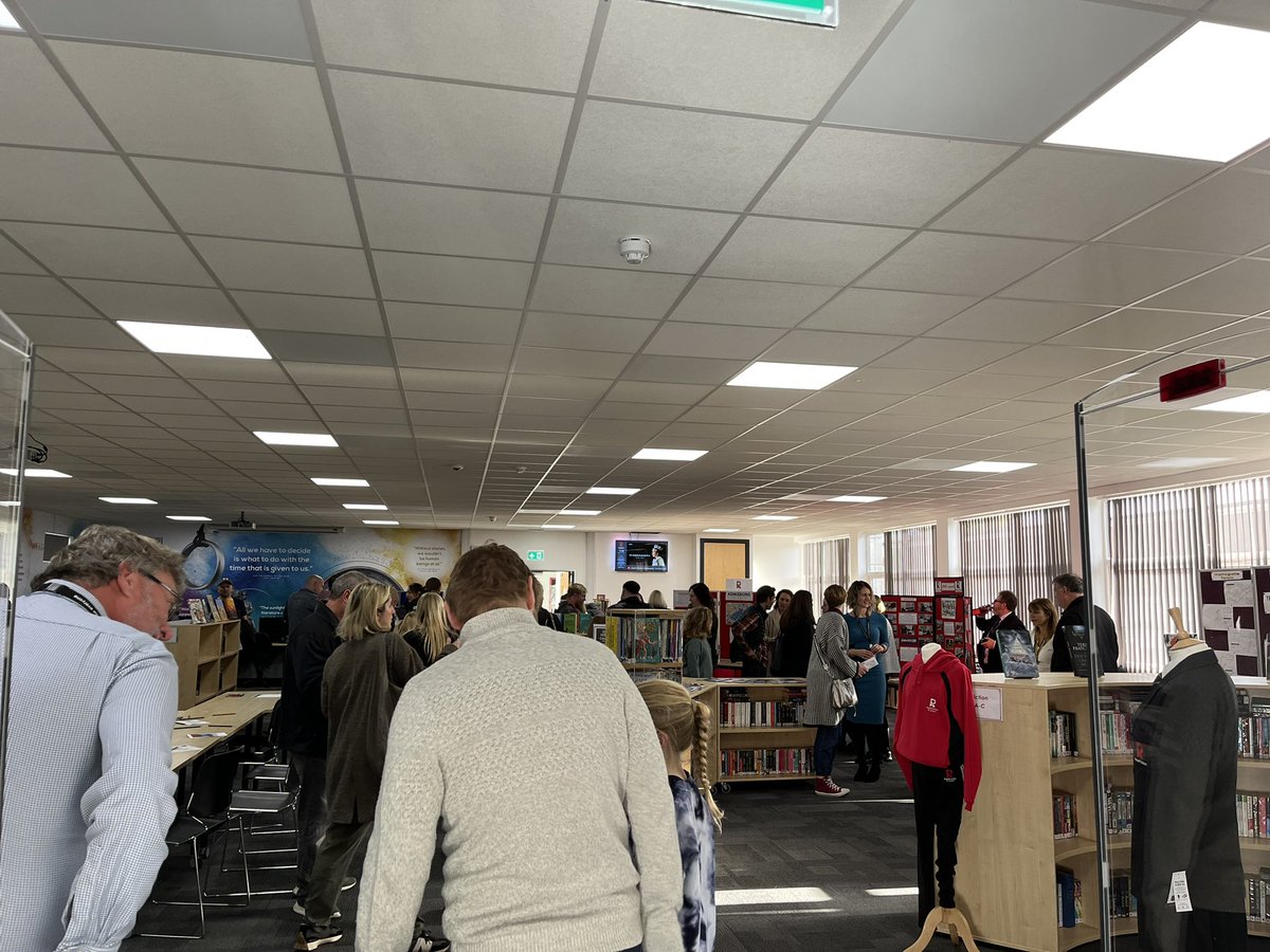 Rossett's tweet photo. A warm welcome from our librarian Mr Asker on Open Day. The Learning Resource Centre is the heart of our school and is visited frequently at social times and as part of our curriculum.📚 #readingmatters https://t.co/IeuNCDPWiX