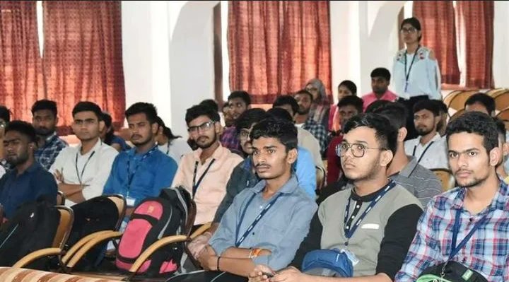 gdsc_sistec's tweet image. #gdsc #developersstudentsclub #sistec #git #github #infosession