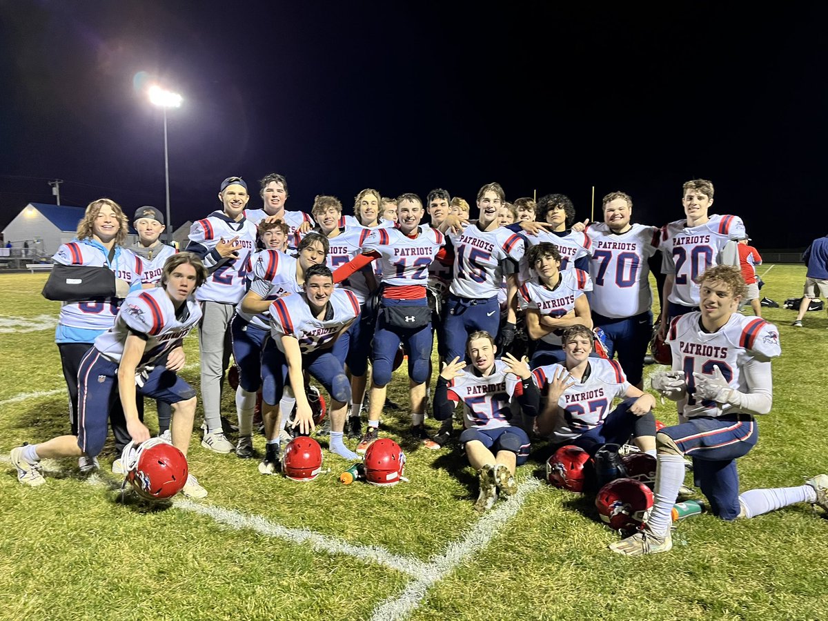windcriiimary's tweet photo. @GNG_AD @GNGFootball defeated Lake Region 40-22, clinching their spot in the playoffs! 💙❤️💙🏈 @milespost15 https://t.co/aByoXMUFjN