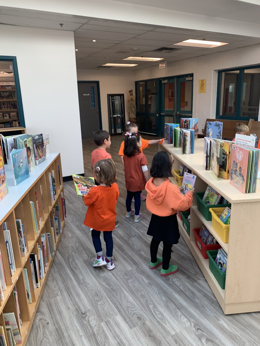 FernandesMs2's tweet photo. Yesterday was also our first visit to our newly renovated school library. @StBern_LLC shared a special story with us and then our Kinders were invited to take out a book that they will take care of in their desks for the week. ๐๐๐๐@stbernhcdsb https://t.co/A0YUewkQyp