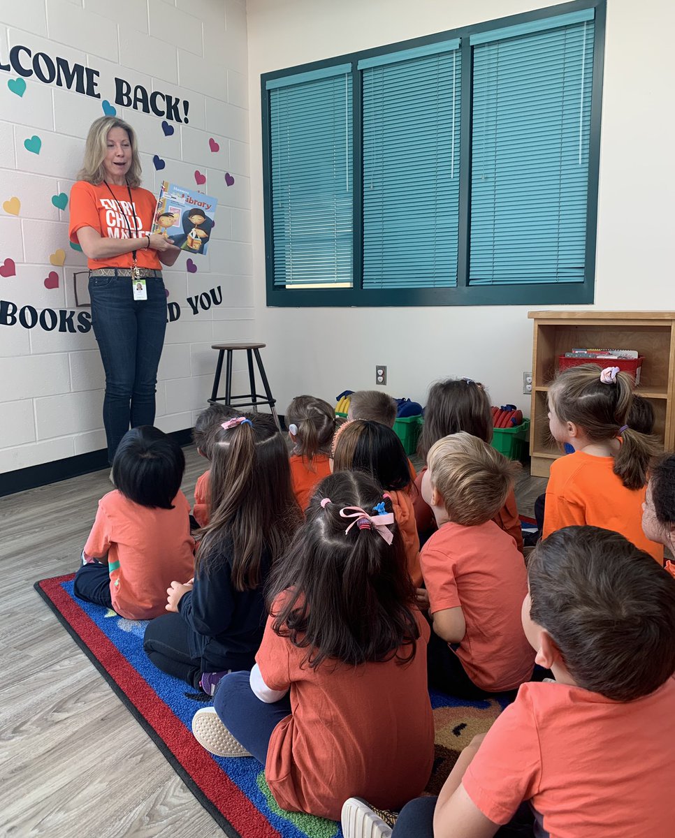 FernandesMs2's tweet photo. Yesterday was also our first visit to our newly renovated school library. @StBern_LLC shared a special story with us and then our Kinders were invited to take out a book that they will take care of in their desks for the week. ๐๐๐๐@stbernhcdsb https://t.co/A0YUewkQyp