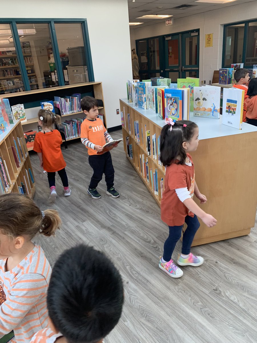 FernandesMs2's tweet photo. Yesterday was also our first visit to our newly renovated school library. @StBern_LLC shared a special story with us and then our Kinders were invited to take out a book that they will take care of in their desks for the week. ๐๐๐๐@stbernhcdsb https://t.co/A0YUewkQyp