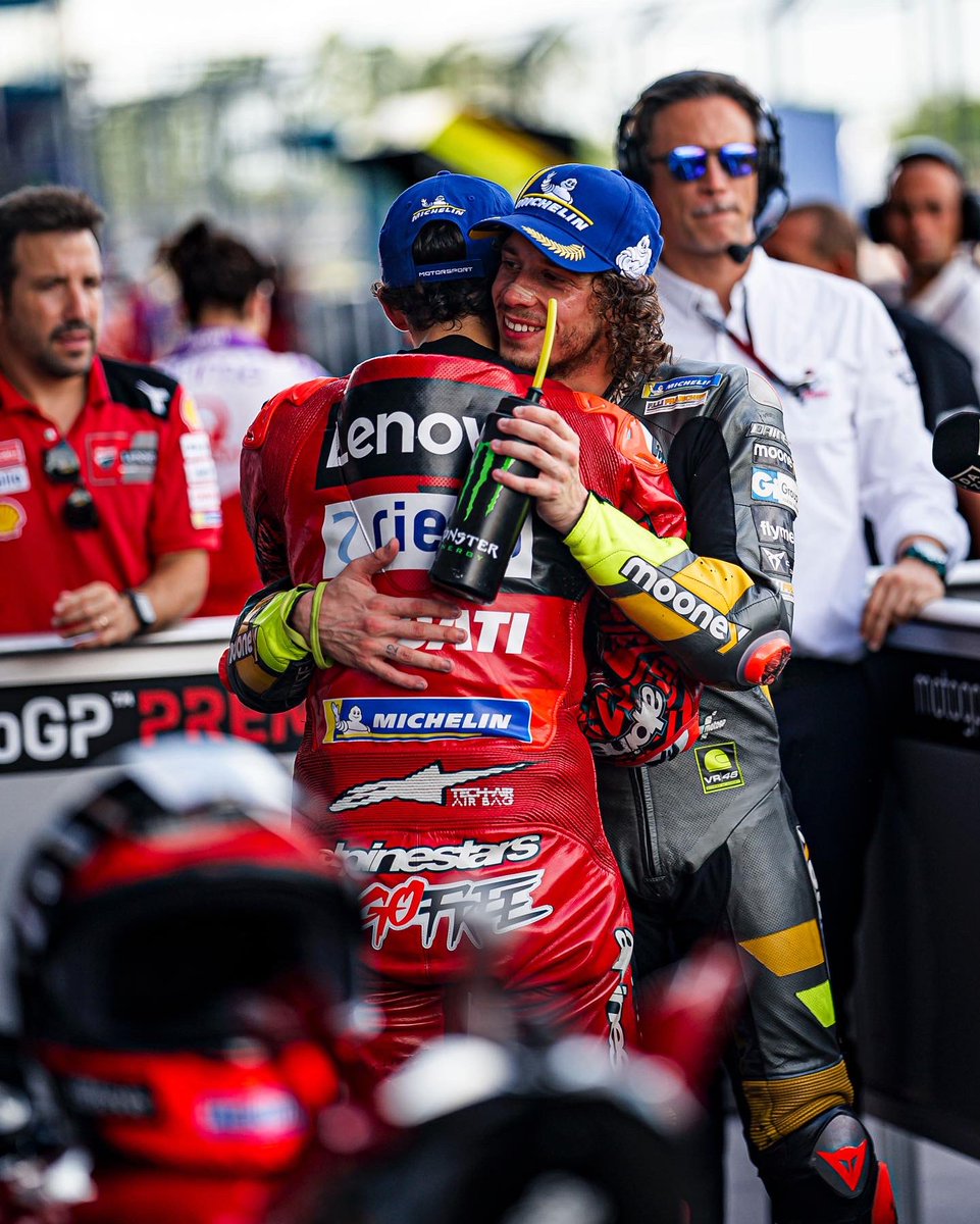 VRRidersAcademy's tweet photo. I ragazzi della prima fila @motogp ☺️❤️‍🔥
@Marco12_B Pole, @PeccoBagnaia P3 LET’S GO RIDERS 🔥

#vr46ridersacademy #vr46 https://t.co/FtqFQ7vvbm