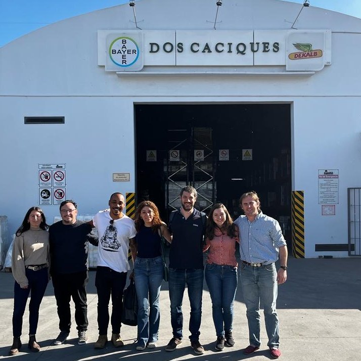 sbustillo1981's tweet photo. Ayer tuvimos la visita del equipo de @OrbiaArg a Dos Caciques Un excelente intercambio para seguir fortaleciendo formas innovadoras de trabajar en el agro https://t.co/Wv9upYlROg